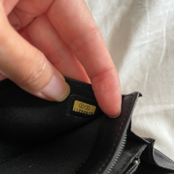 Authentic Chanel cross body calfskin - Picture 3 of 14